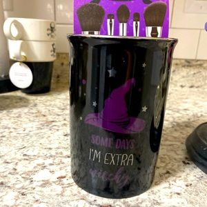 Witch make up brush holder new